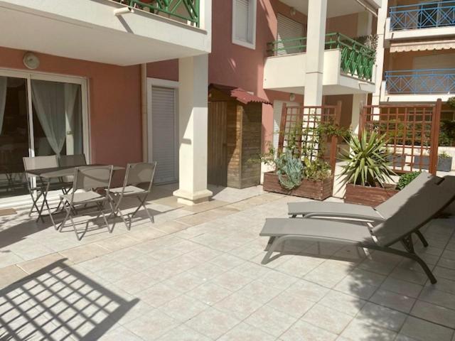 Appt 2 Pieces Port - Mega Terrasse + Garage Apartment Frejus