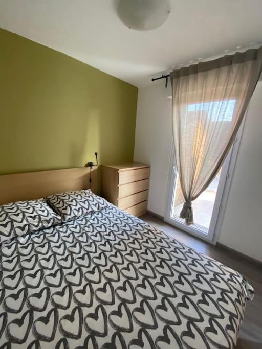 Appt 2 Pieces Port - Mega Terrasse + Garage Apartment *