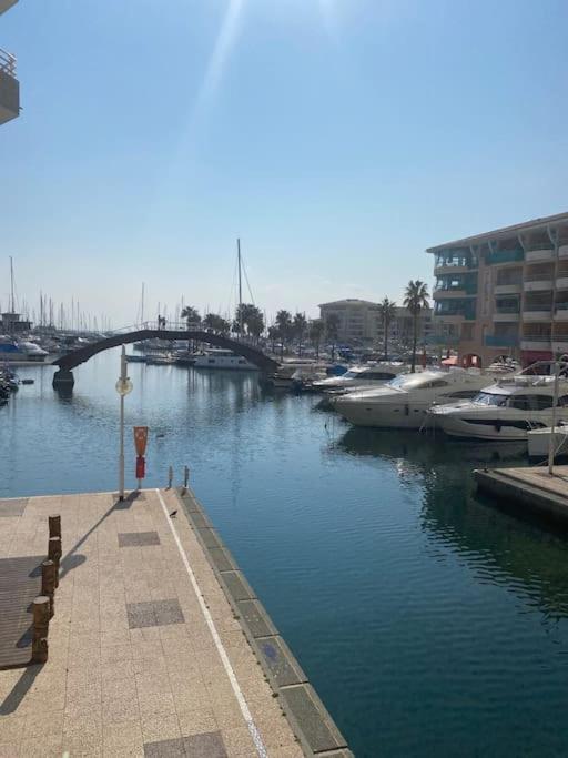 Appt 2 Pieces Port - Mega Terrasse + Garage Apartment *